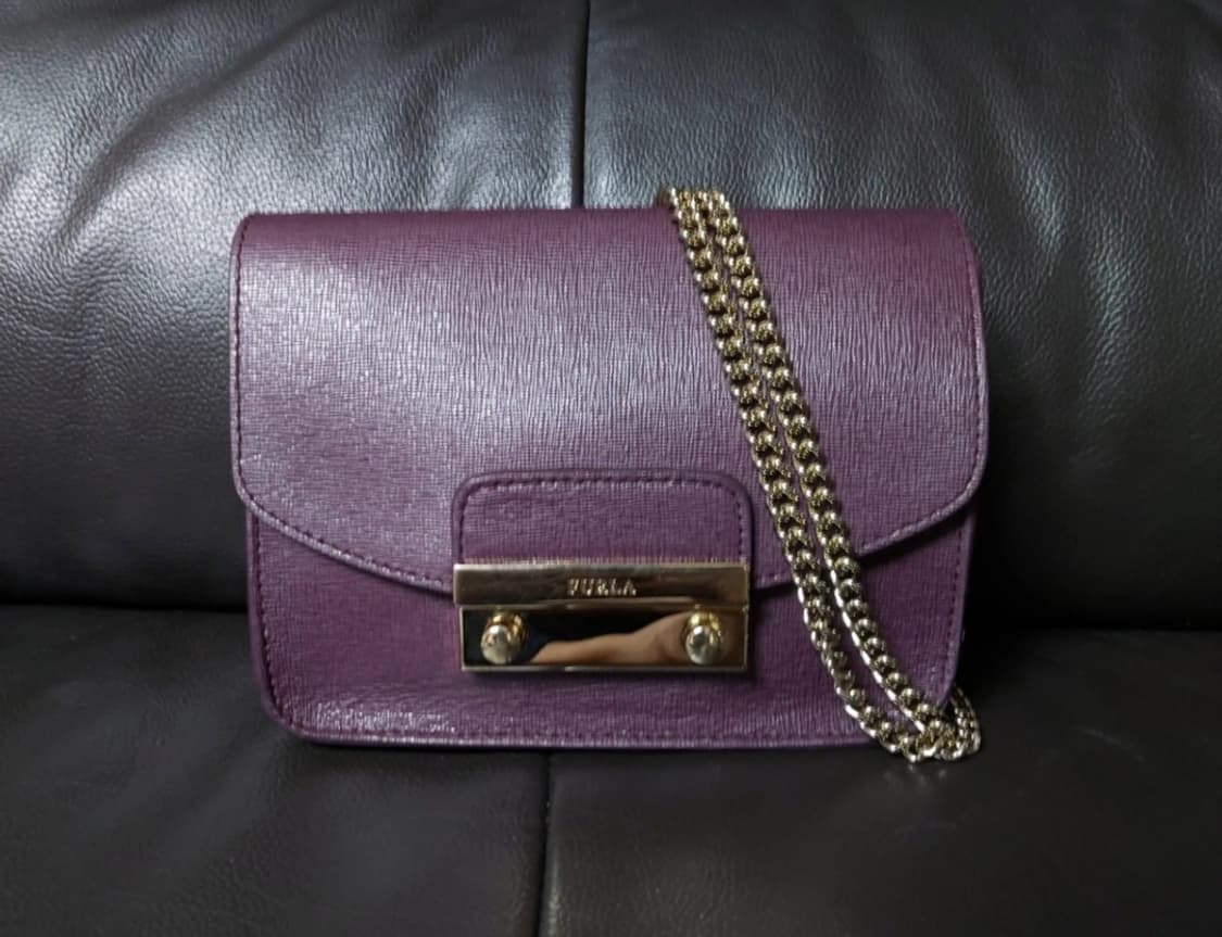 FURLA Julia 체인 퍼플 사피아노 레더 미니 크로스바디 백/숄더백 상품이미지1