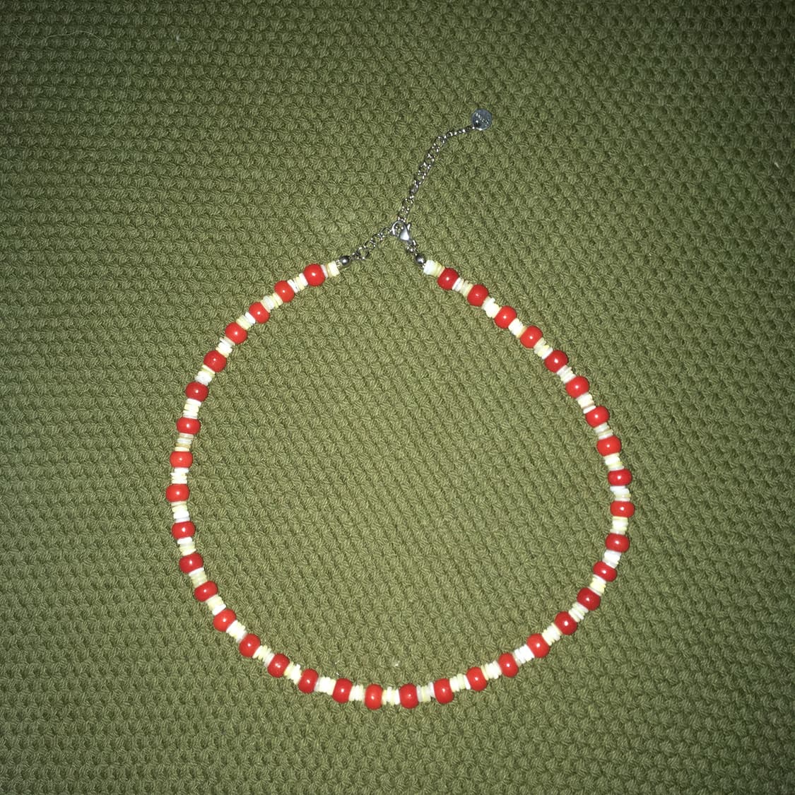 레드&화이트 비즈 목걸이 상품이미지1