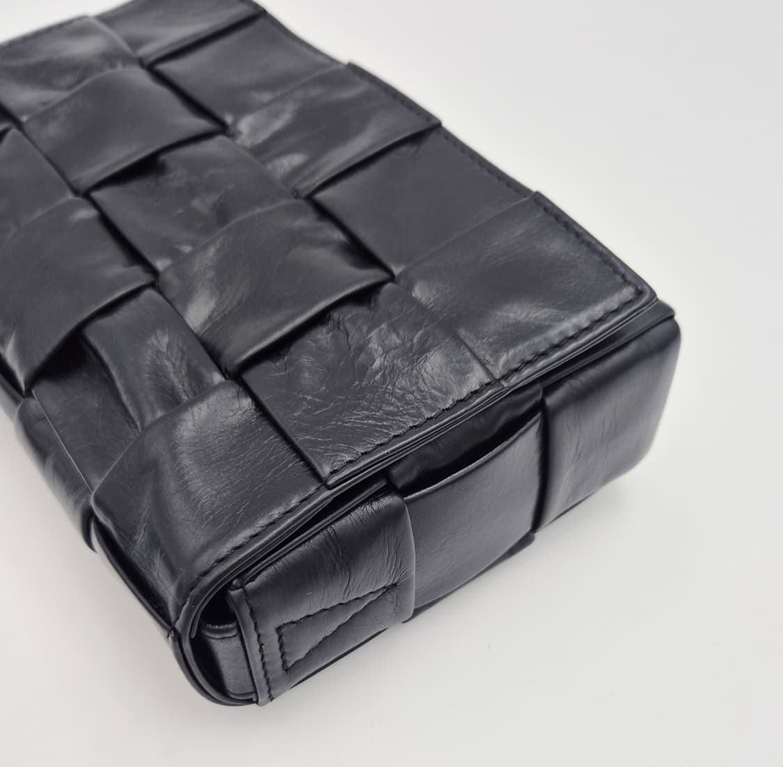 [중고명품셀렉트]보테가 베네타 인트레치아토 스몰 카세트백 717587 상품이미지6