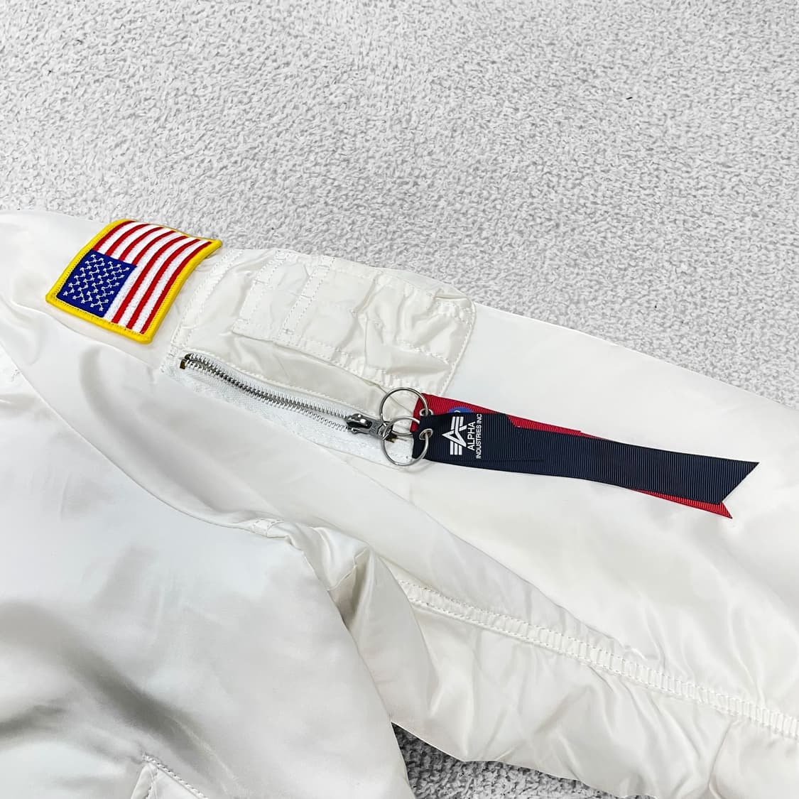 알파인더스트리 나사 Nasa MA-1 플라이트 봄버 자켓 화이트 상품이미지3
