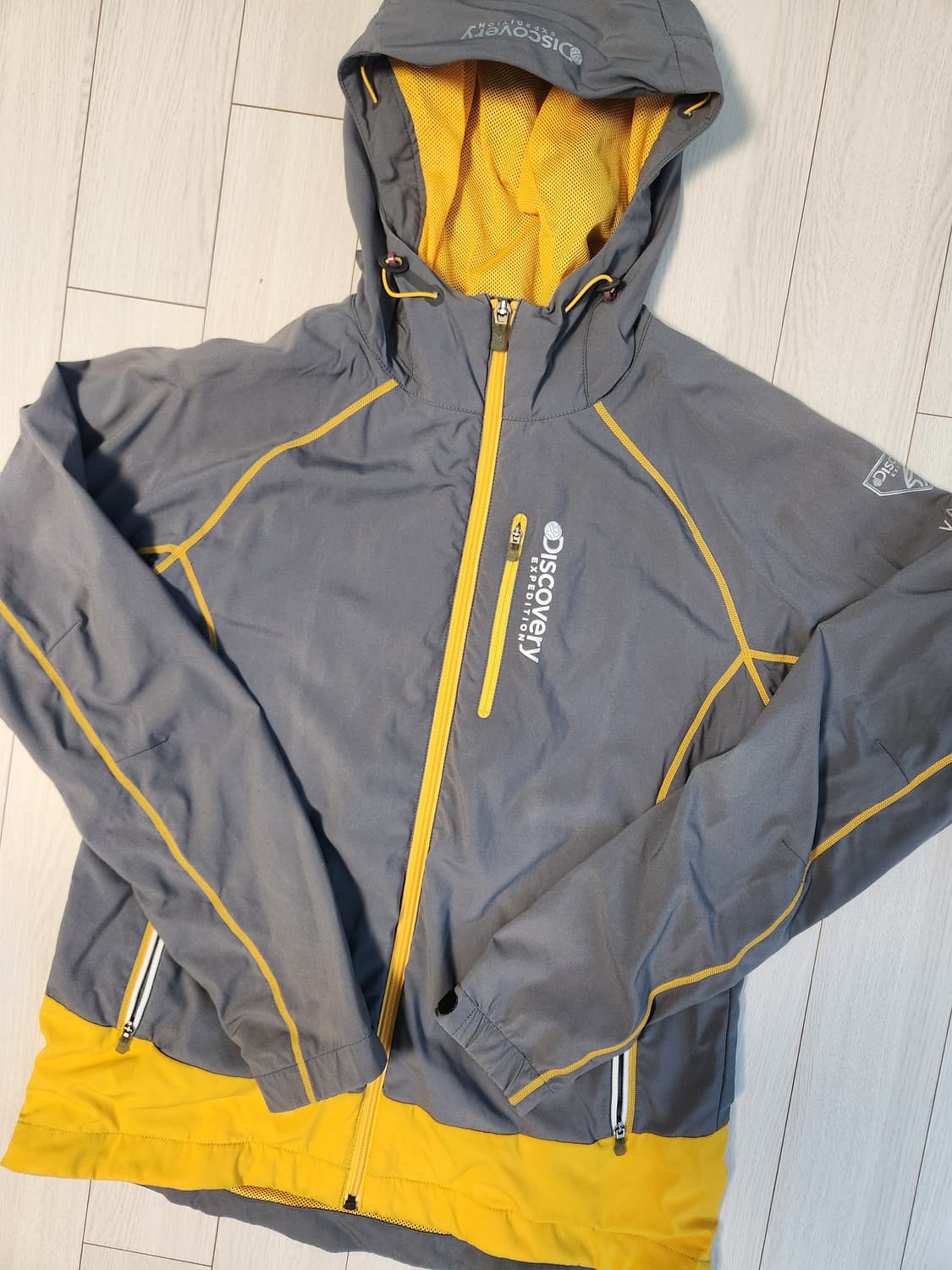 디스커버리 멀티스포츠 바람막이 자켓 사이즈100 L

4시즌용 후드 바람 상품이미지1