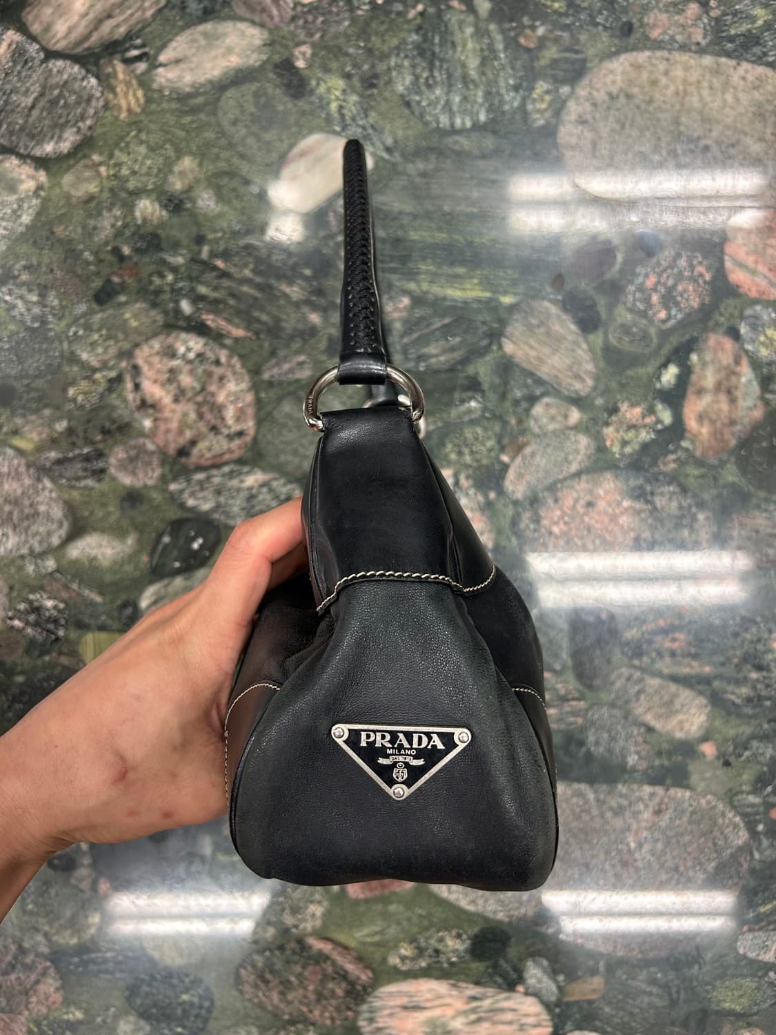 PRADA 프라다 블랙 레더 빈티지 호보백 상품이미지2