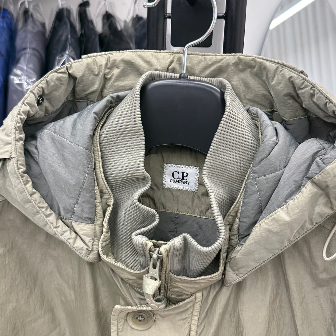 [54] CP컴퍼니 크롬 R 고글 후드 봄버 상품이미지5