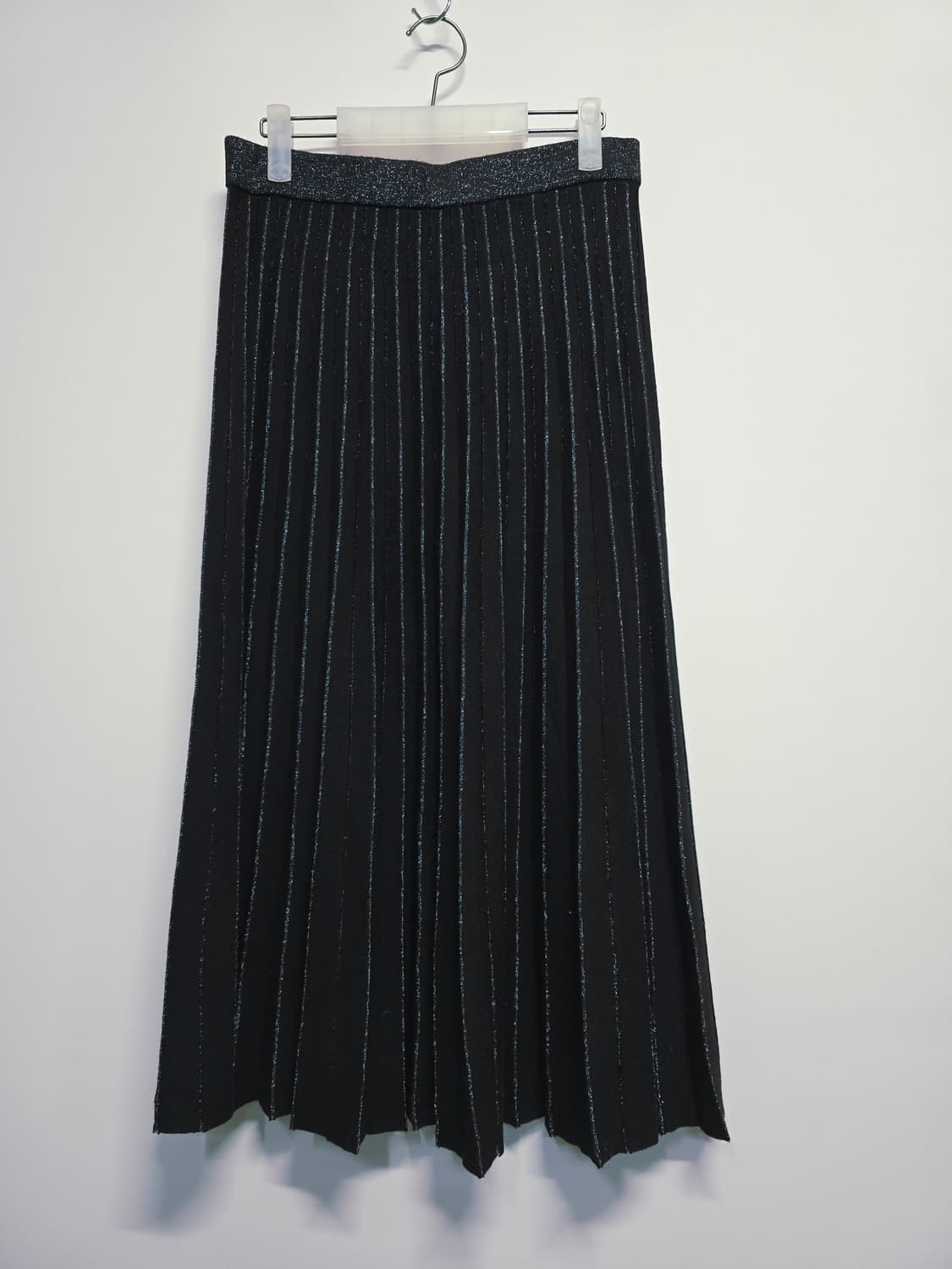 조이너스 블랙 세로 스트라이프 플리츠 롱 스커트 상품이미지1