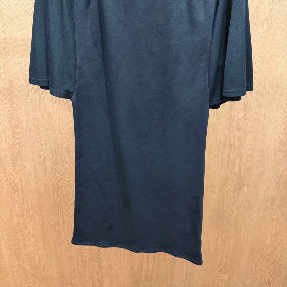 스투시 미디 원피스 반팔 라운드넥 숄더 패치 디테일 스트레이트핏 블랙 상품이미지5