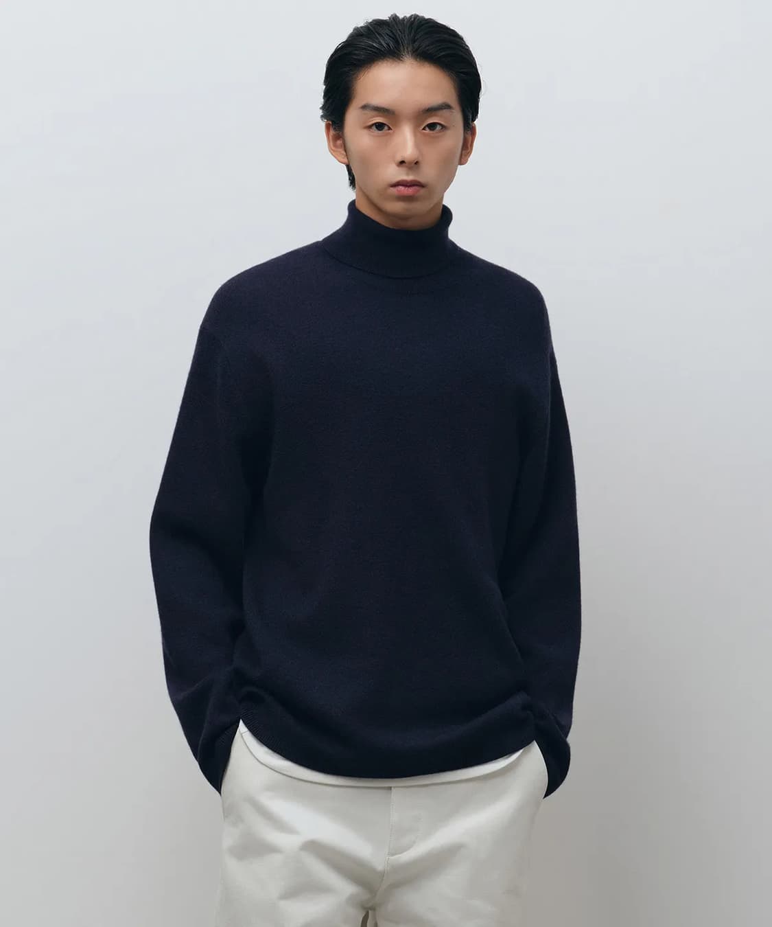 무탠다드 미니멀 터틀넥 니트 네이비 상품이미지1