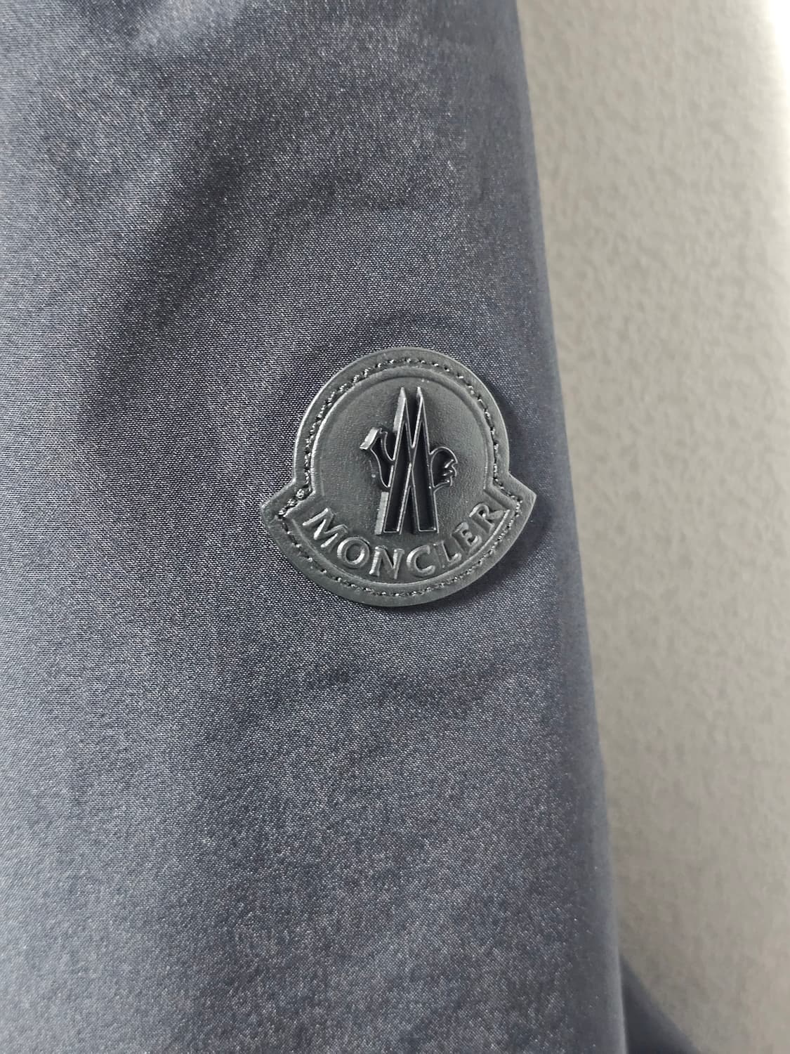 몽클레어 몽지오이아 고어텍스 코트 상품이미지2