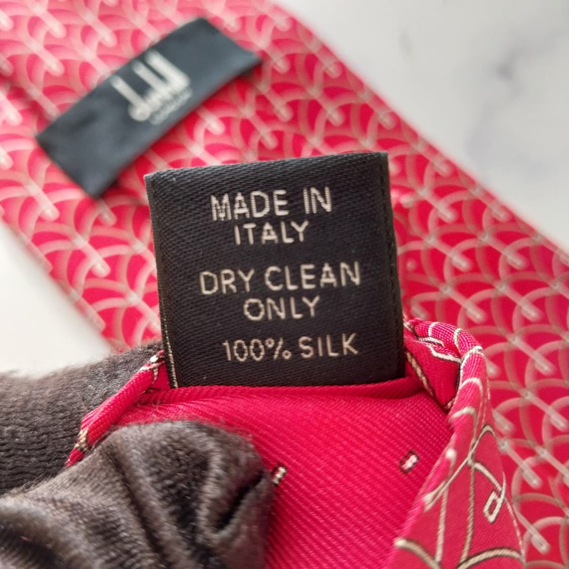 던힐 실크 레드 로고 패턴 넥타이 9cm A+등급 K1873
 상품이미지10