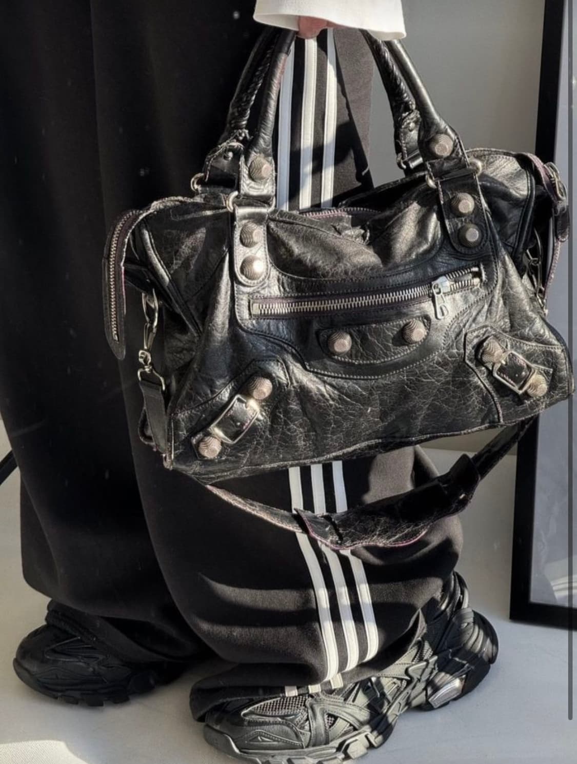 [A 정품] 발렌시아가 시티 모터백 파트타임 다크그레이 상품이미지8