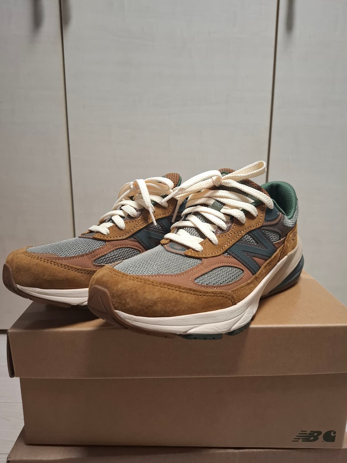 265 뉴발 990v6 칼하트 상품이미지1