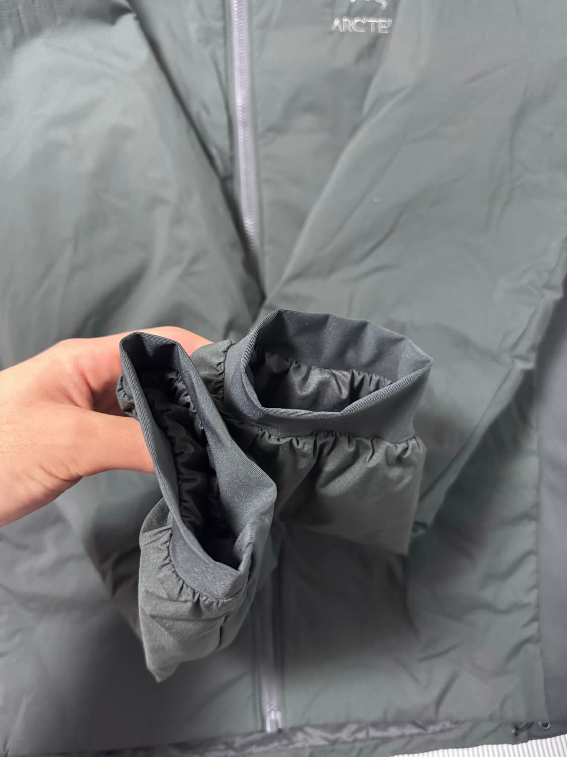 (새상품급) 아크테릭스 아톰 자켓 그래파이트 L 상품이미지8