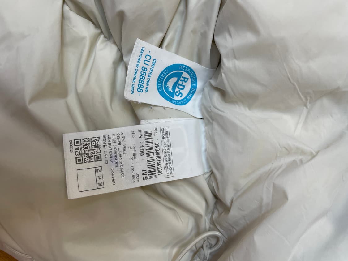 디스커버리 남성 숏패딩 아이보리 색상입니다. 사이즈는 100이고, 하자  상품이미지5