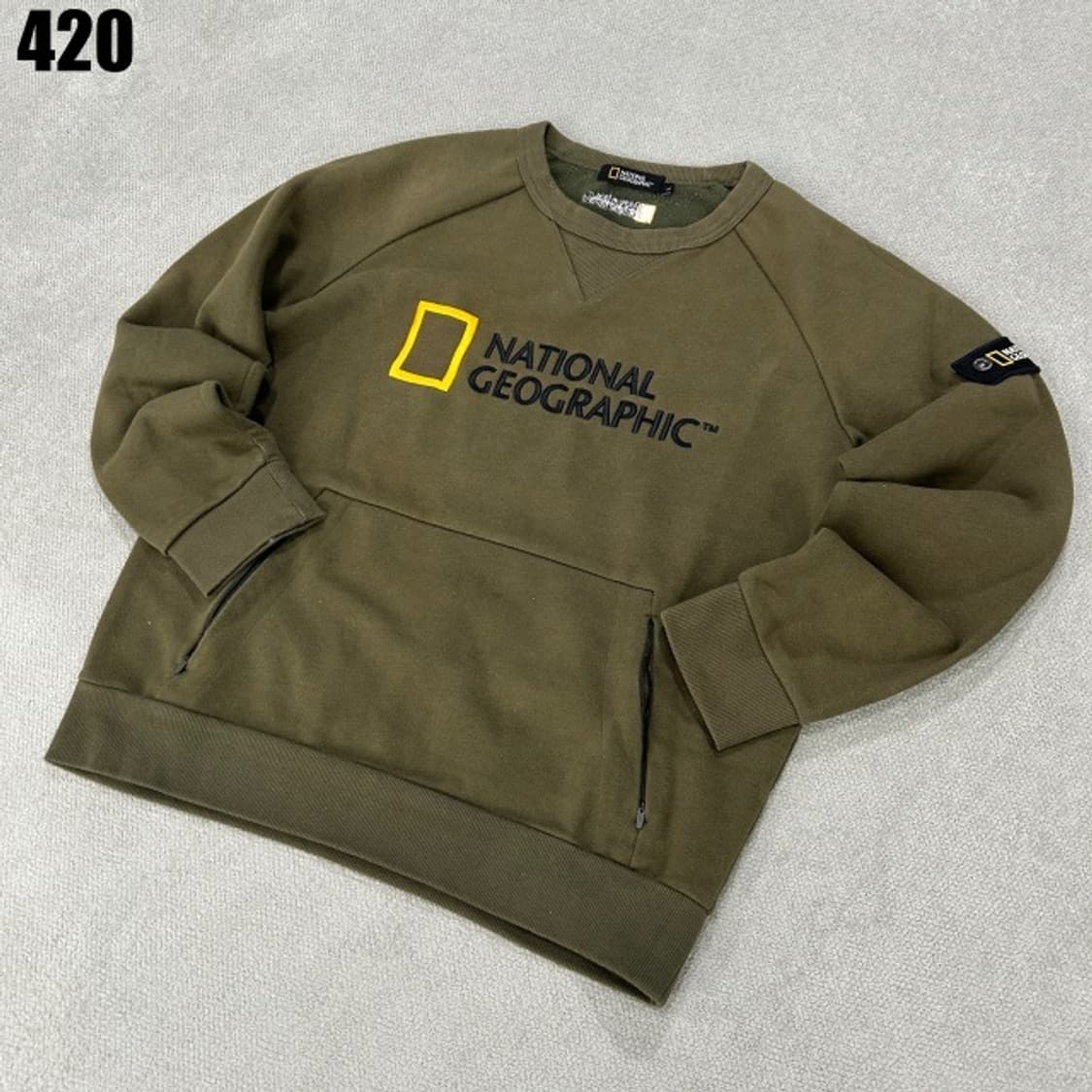 네셔널지오그래픽 카키색 맨투맨  상품이미지1