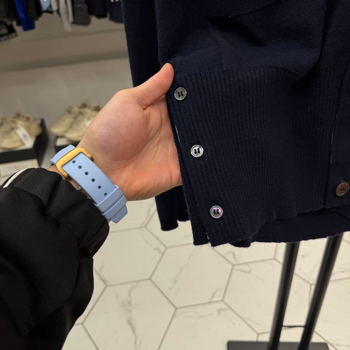 [5] 톰브라운 캐시미어 가디건 네이비 상품이미지5