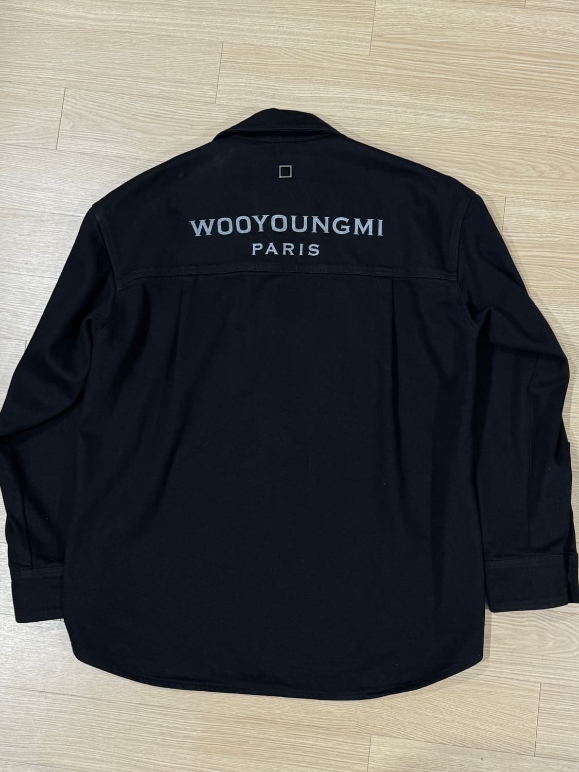 [46] 우영미 24SS 백로고 데님 셔츠 자켓 블랙 상품이미지1