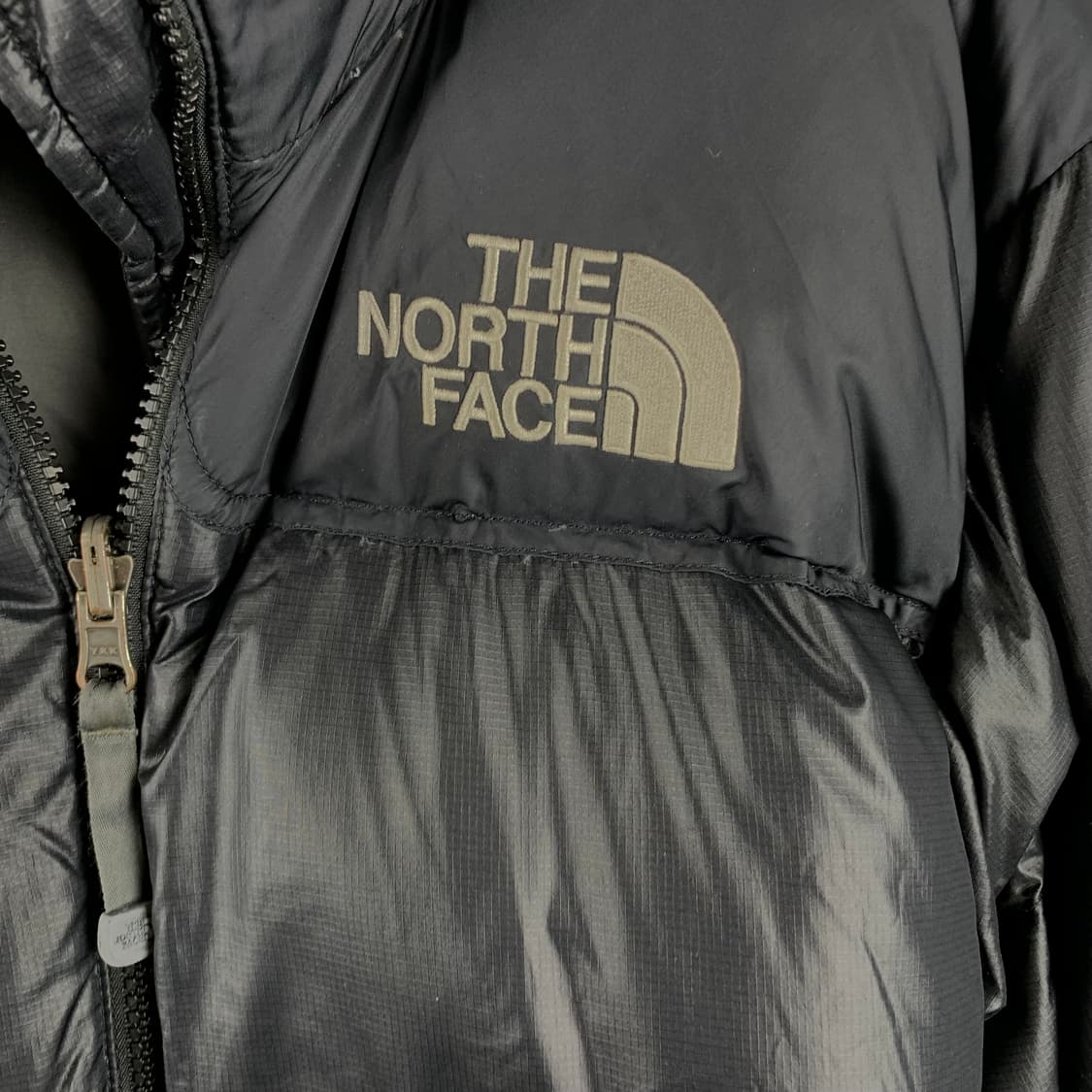 노스페이스 미주판 눕시 레트로 700 블랙 패딩 상품이미지4