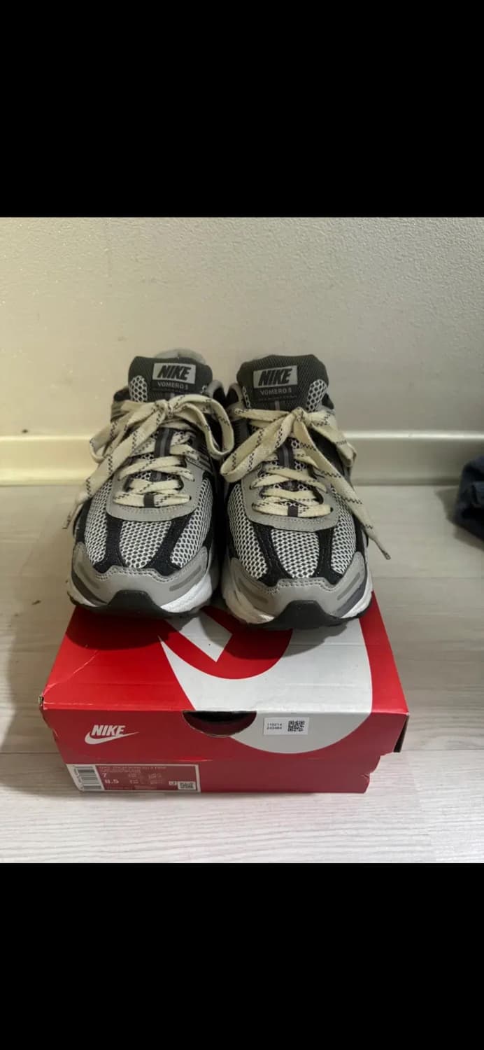 나이키 줌 보메로 5 프리미엄 라이트 아이언 오어 앤 플랫 퓨터 상품이미지3