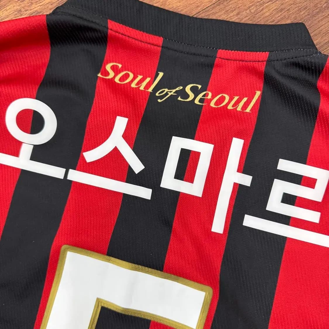 100 르꼬끄 FC서울 16-17 오스마르 마킹 홈 유니폼 상품이미지5