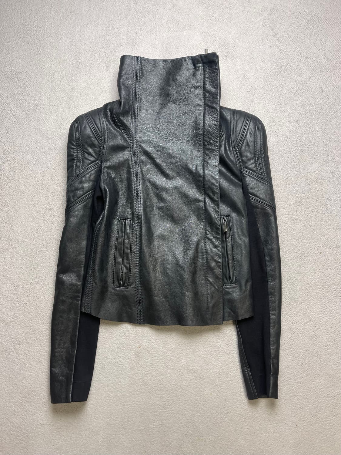 [xs] BCBGMAXAZRIA 하이넥 레더자켓 상품이미지3