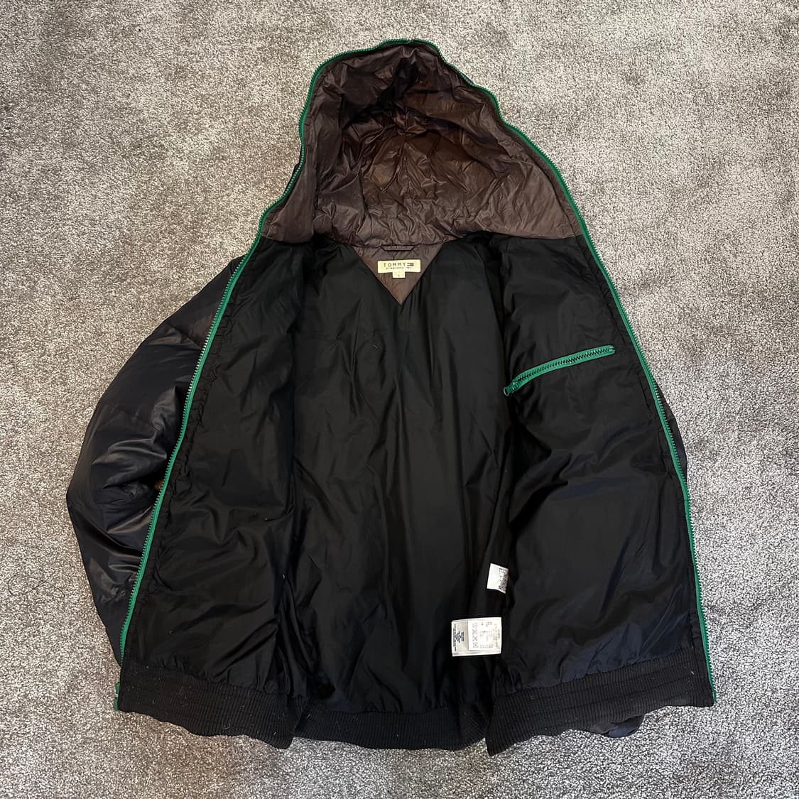 타미힐피거 블랙 무광 다운 패딩L 상품이미지7