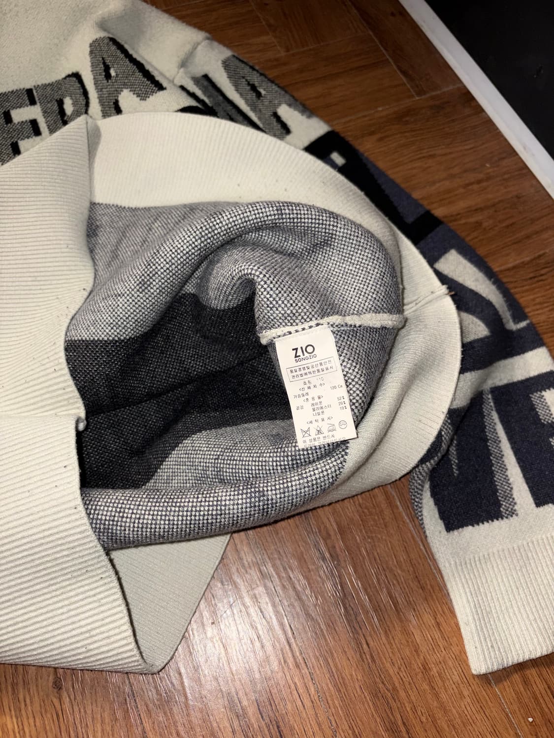 지오송지오 스펠아웃 배색 니트 상품이미지8