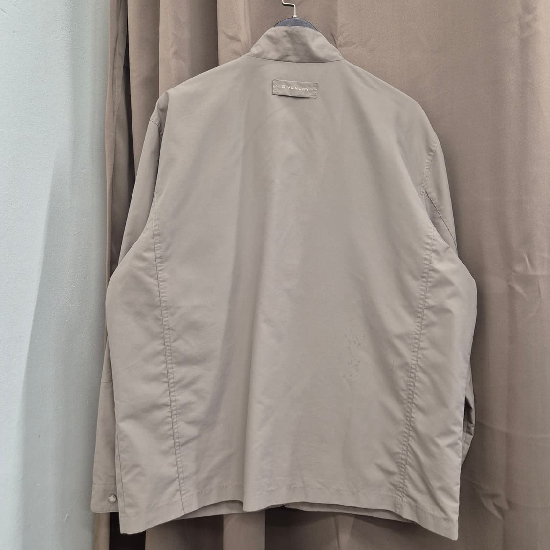 지방시 베이지색 남성 바람막이 자켓 2XL 상품이미지2