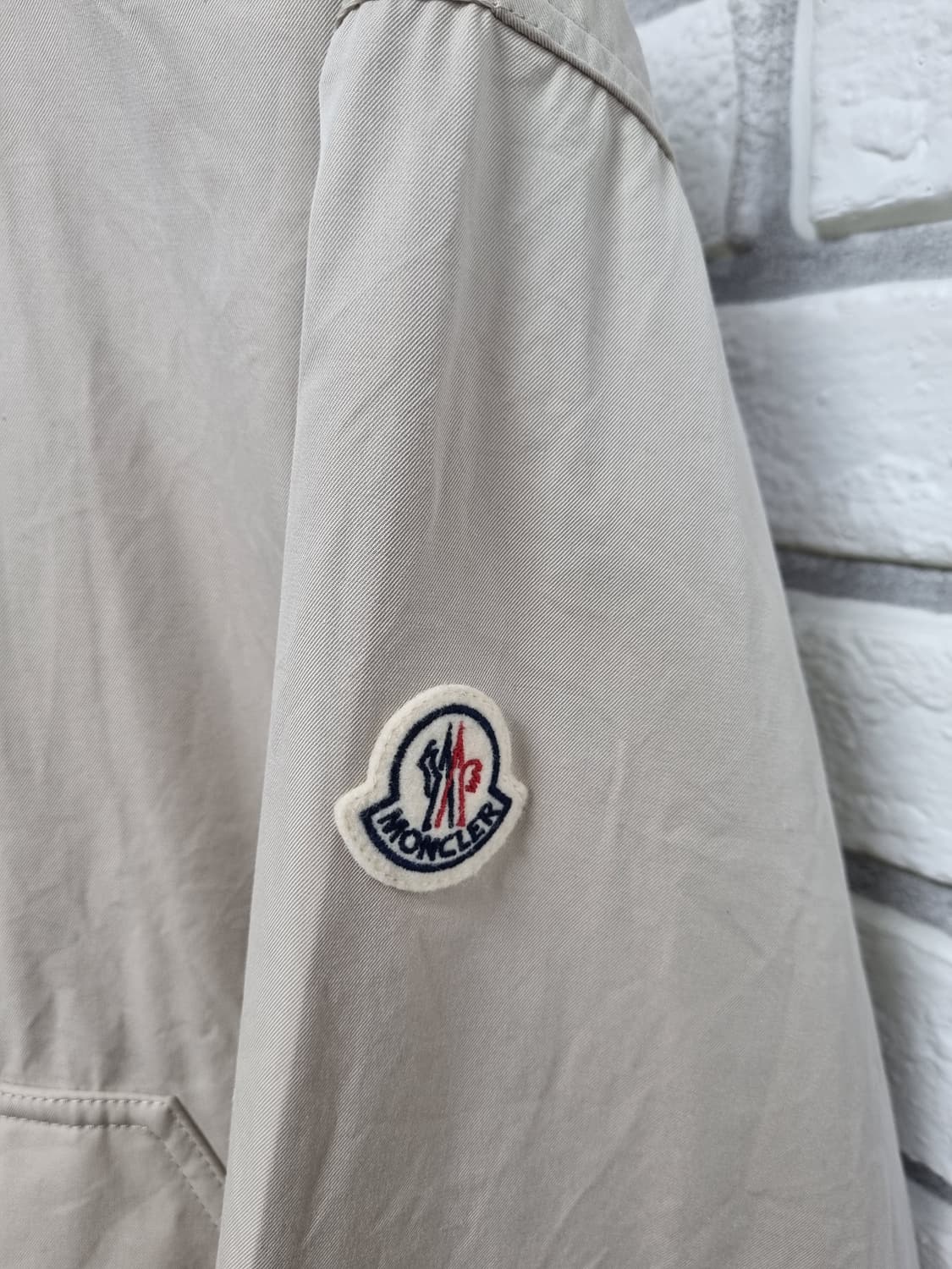 [4/23년/정품] 몽클레어 호시 바람막이 자켓 베이지 상품이미지2