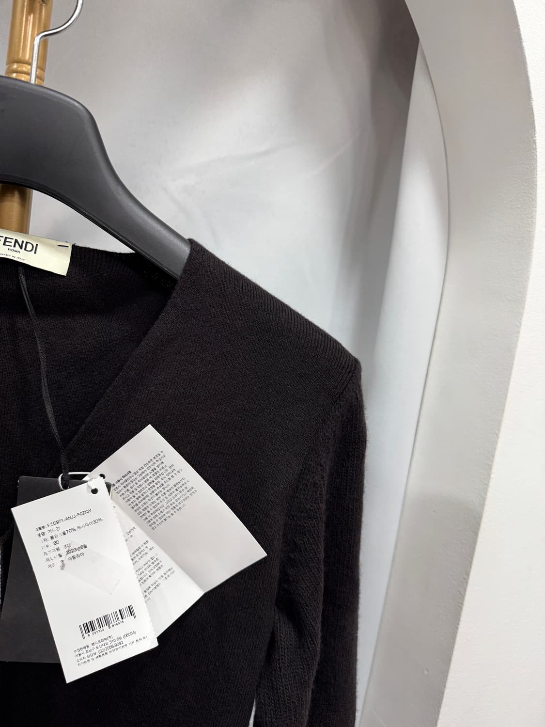 새상품 펜디 언발 컷아웃 가디건 38사이즈  상품이미지2