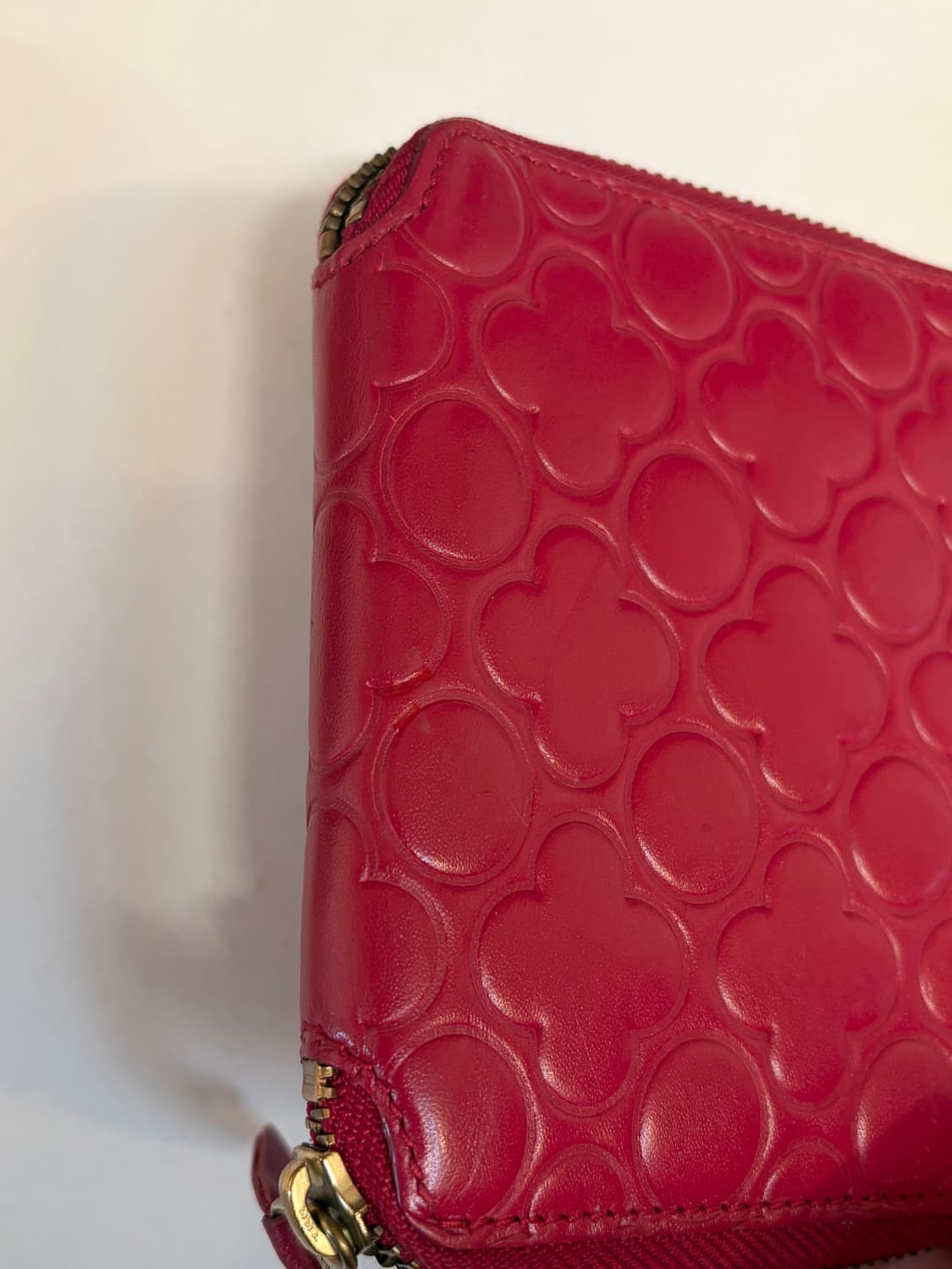 꼼데가르송 엠보스 패턴 지갑 레드 상품이미지4