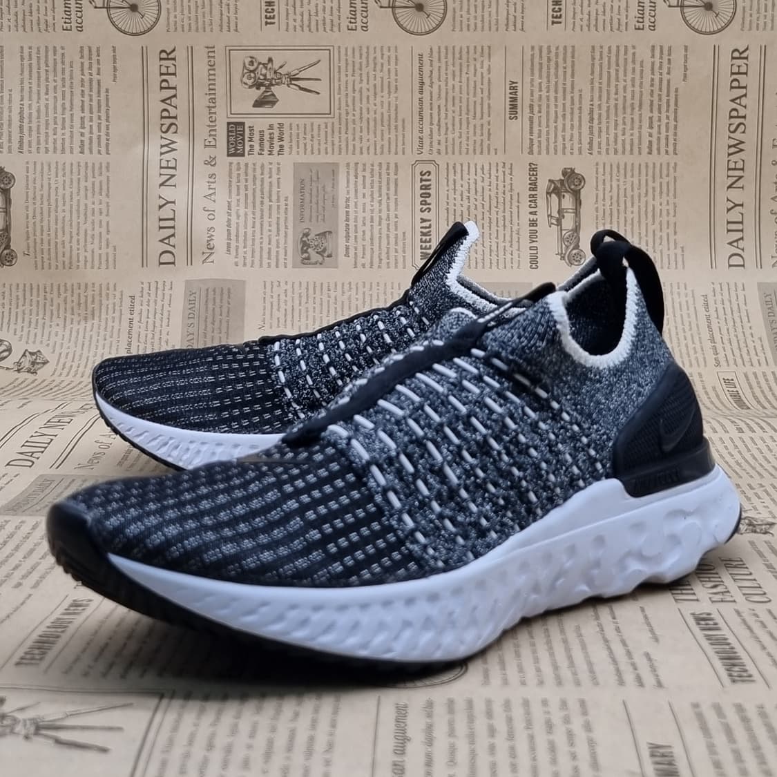 나이키 리액트 팬텀 런플린이니트2 230 상품이미지1