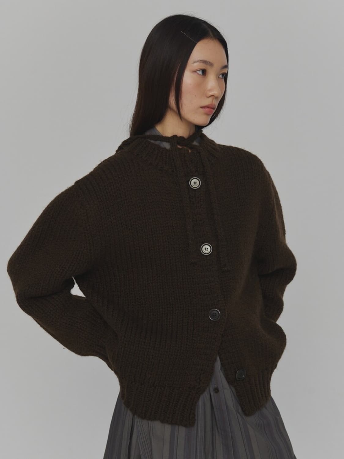 아모멘토 24FW 핸드 니티드 가디건 다크브라운 상품이미지6
