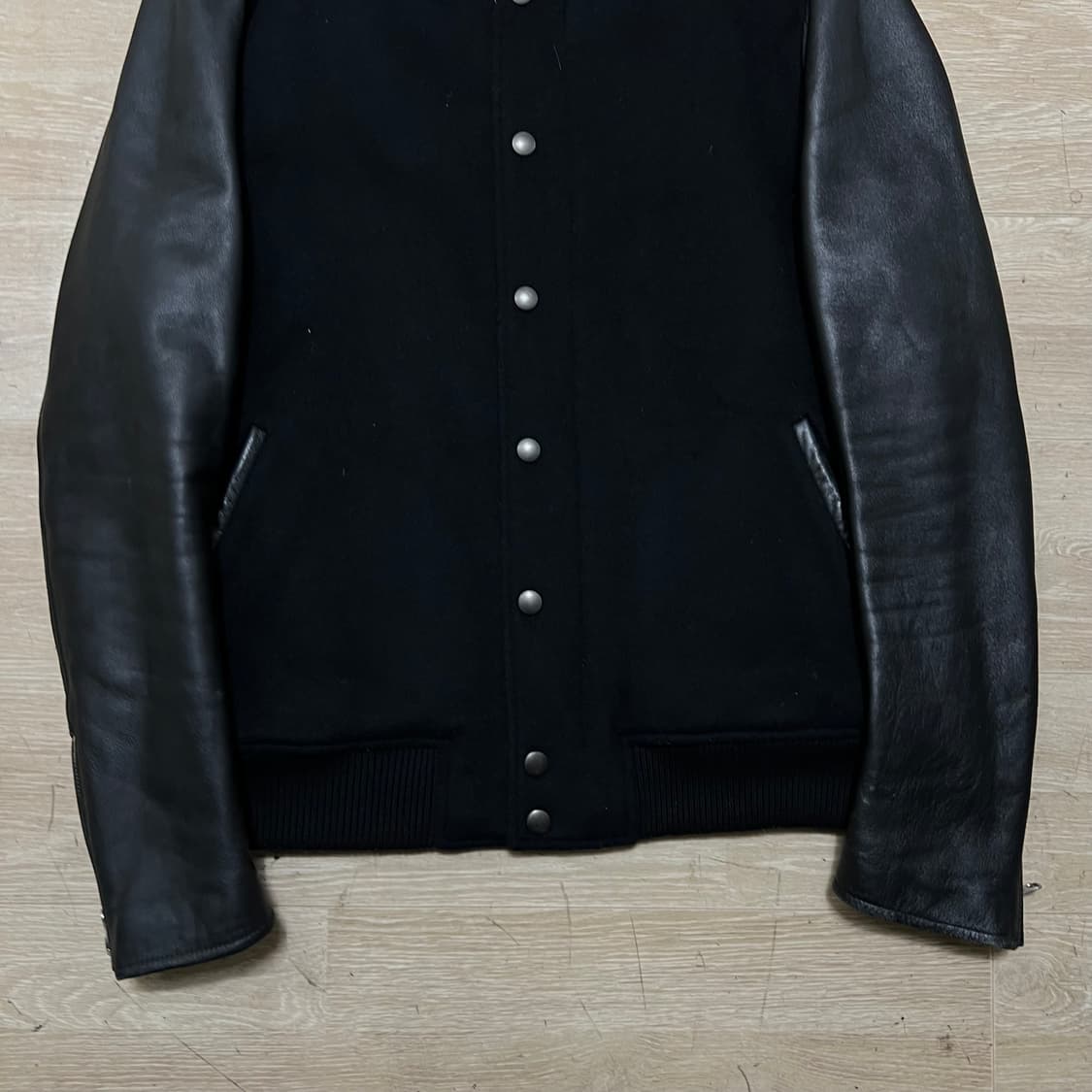 로파이 씬슐레이트 레더슬리브 울 양가죽 스타디움 자켓 [블랙] L/100 상품이미지3