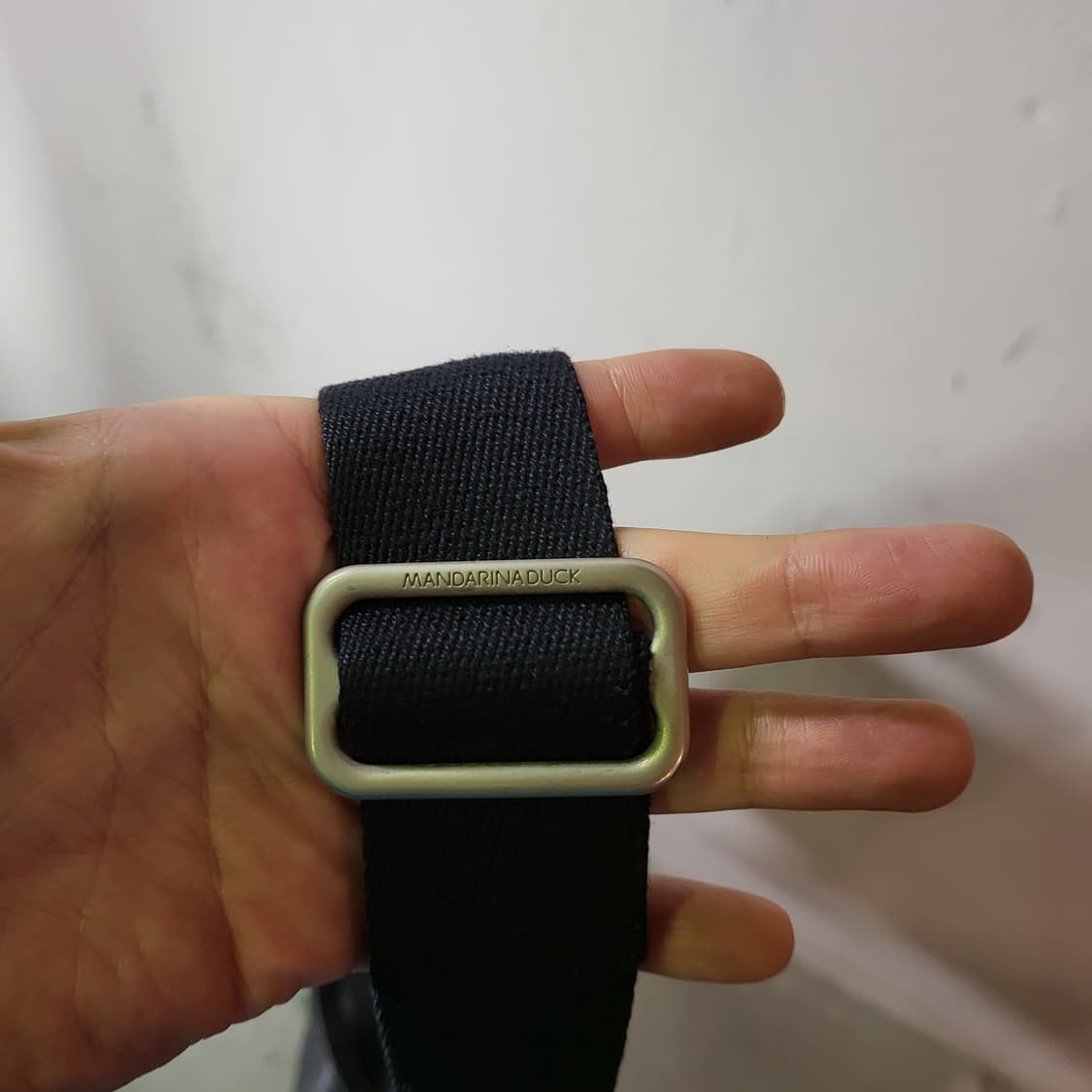 만다리나덕 레더 크로스백 상품이미지6