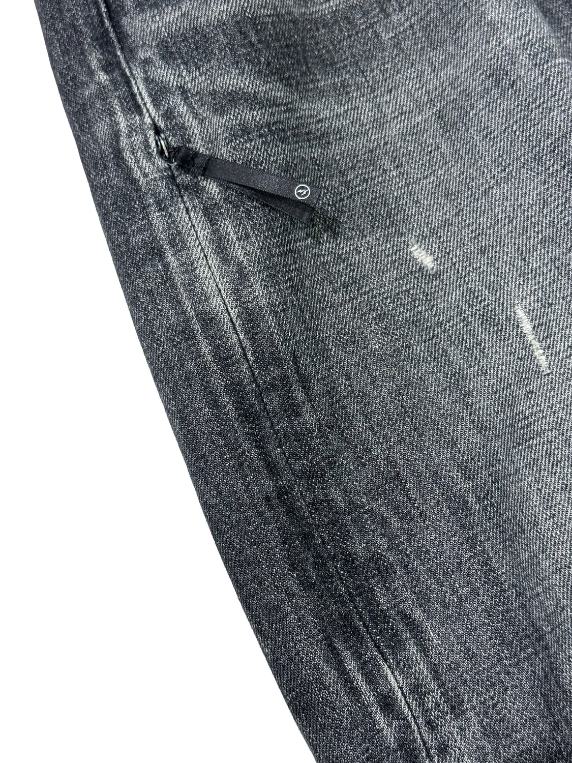 데님 바이 뱅퀴시 X 프라그먼트 테이퍼드 진 블랙 상품이미지5