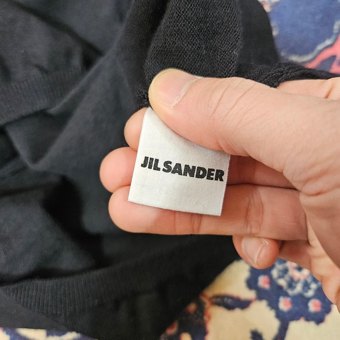 질샌더(Jilsander) 베이직 디테일 간절기 니트 베스트
 상품이미지4