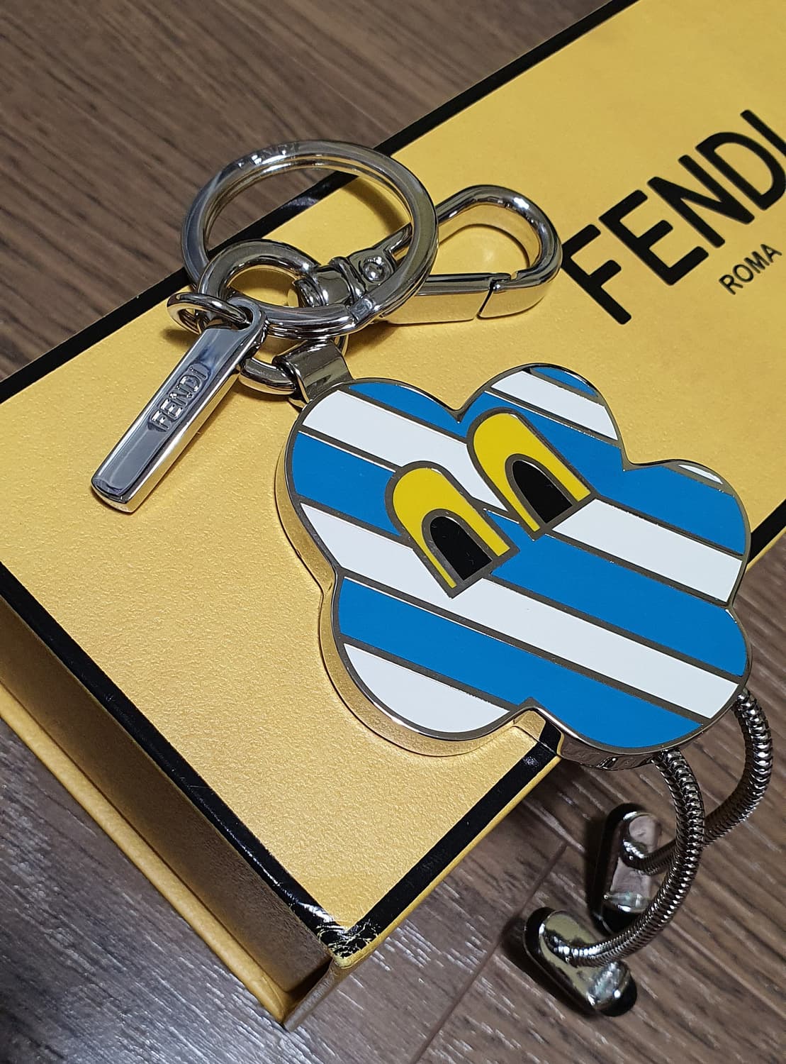 펜디 존부스 콜라보 메탈 키링 상품이미지2