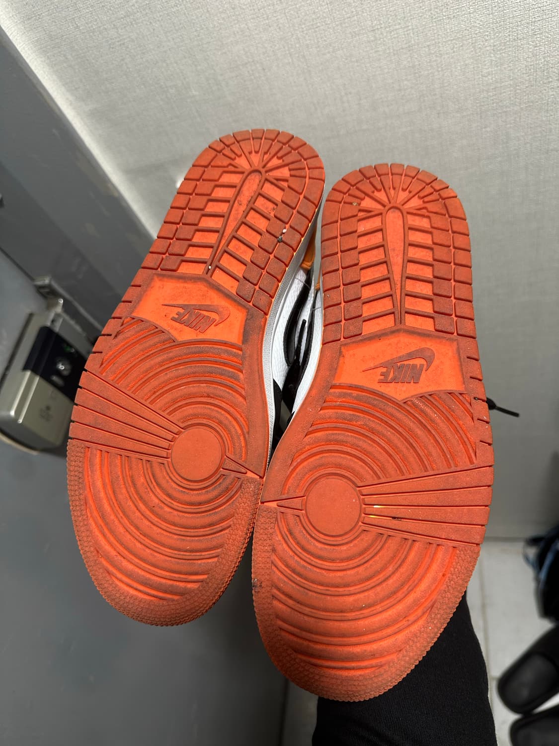 나이키 에어 조던1 섀터드 백보드 오렌지/블랙 상품이미지3