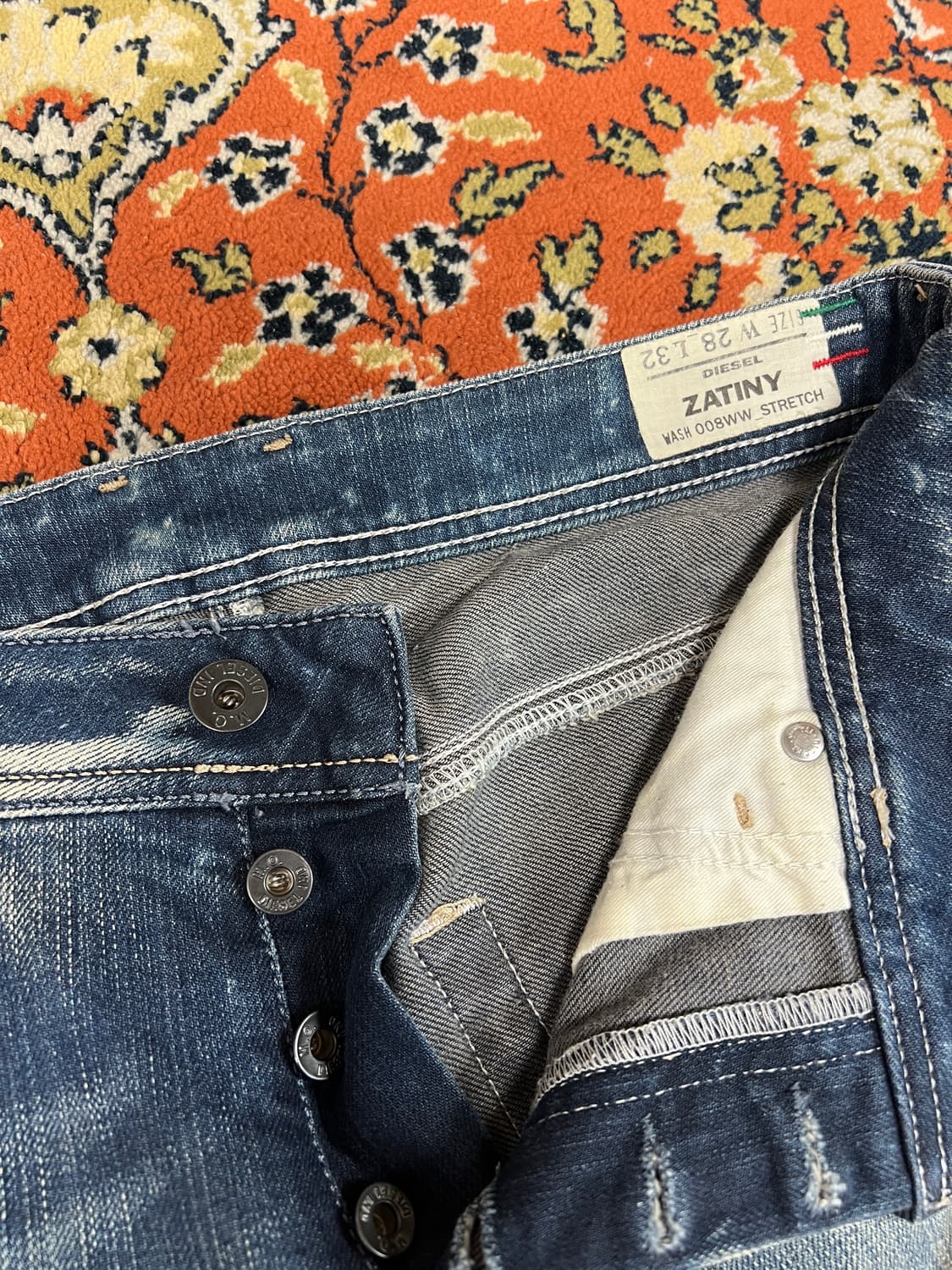 [28] 디젤 자티니 부츠컷 데님 팬츠 상품이미지4