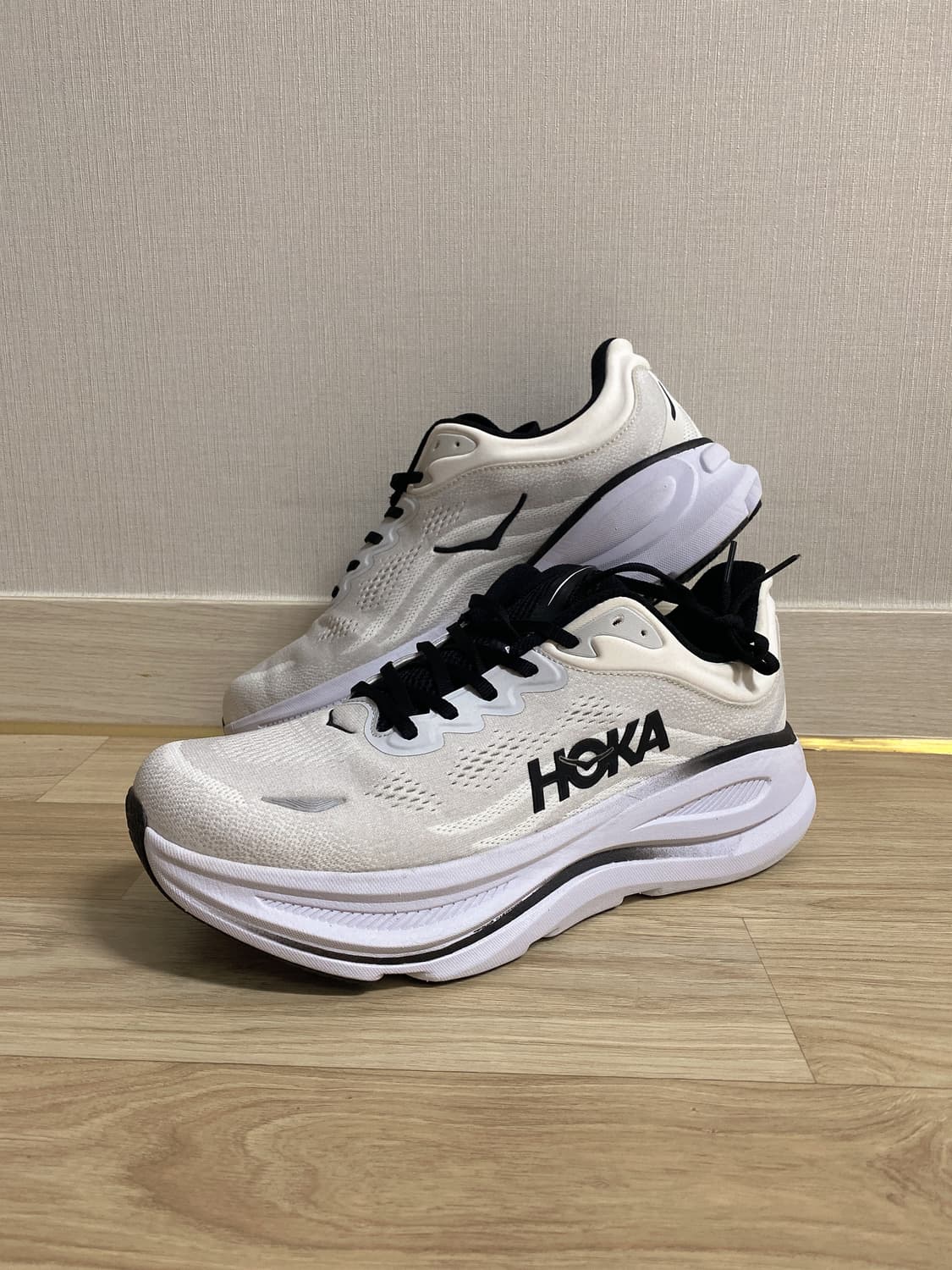 hoka 호카 본디 화이트 운동화 상품이미지1
