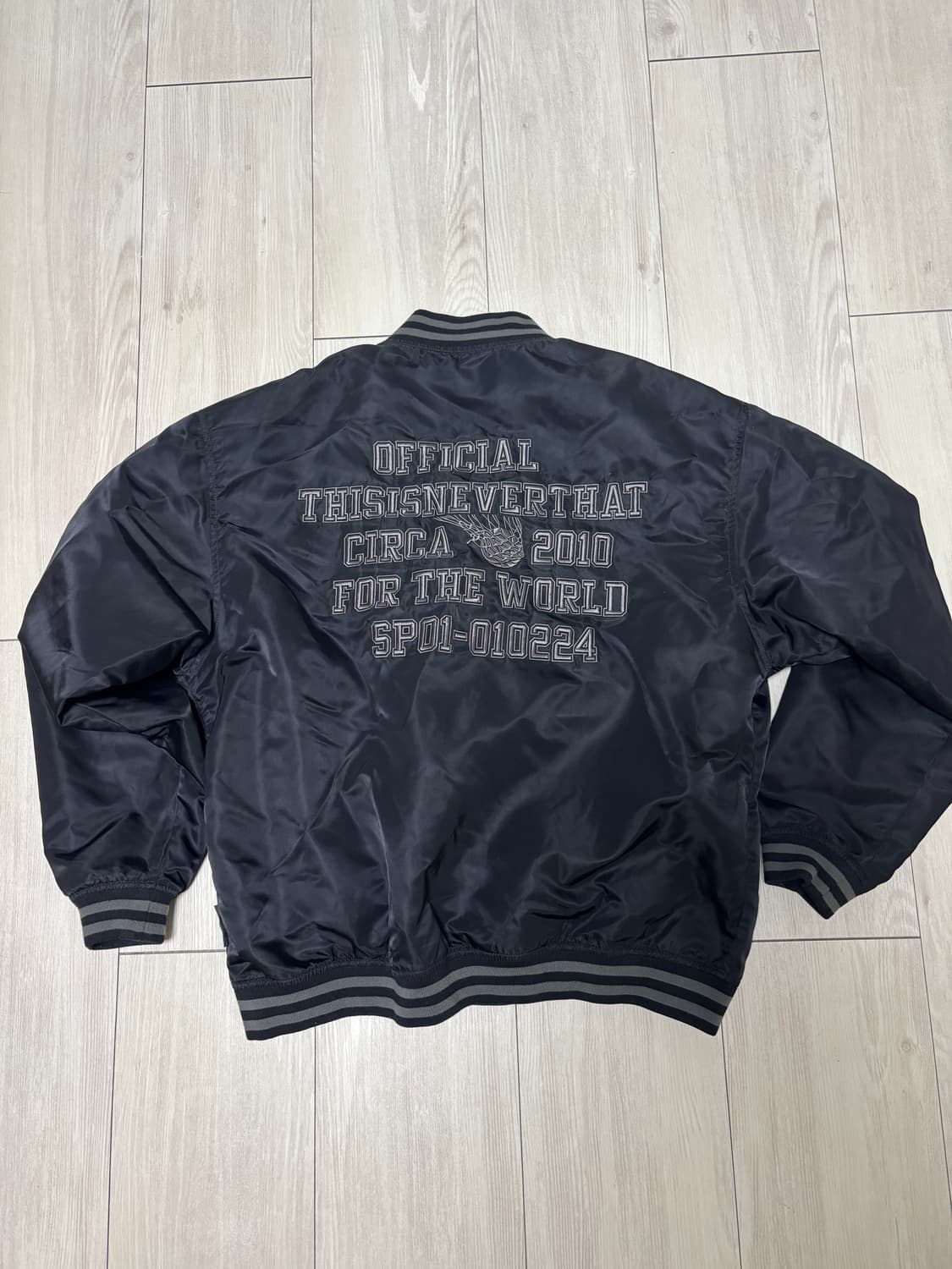 디스이즈네버댓 사틴 바시티자켓 상품이미지3