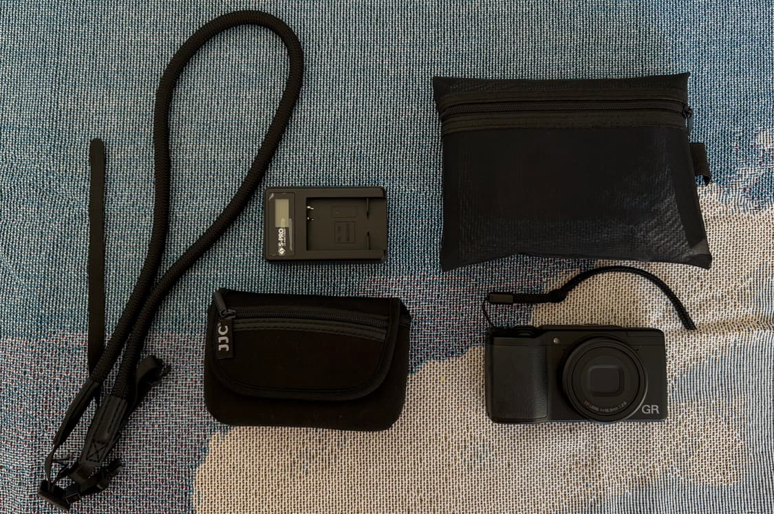 리코 GR2 디지털카메라 풀세트(카메라,베터리,충전기,스트랩,파우치 등) 상품이미지1