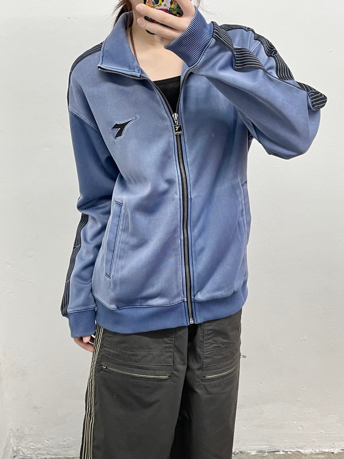 디아도라 사이드 로고 트랙집업 상품이미지1