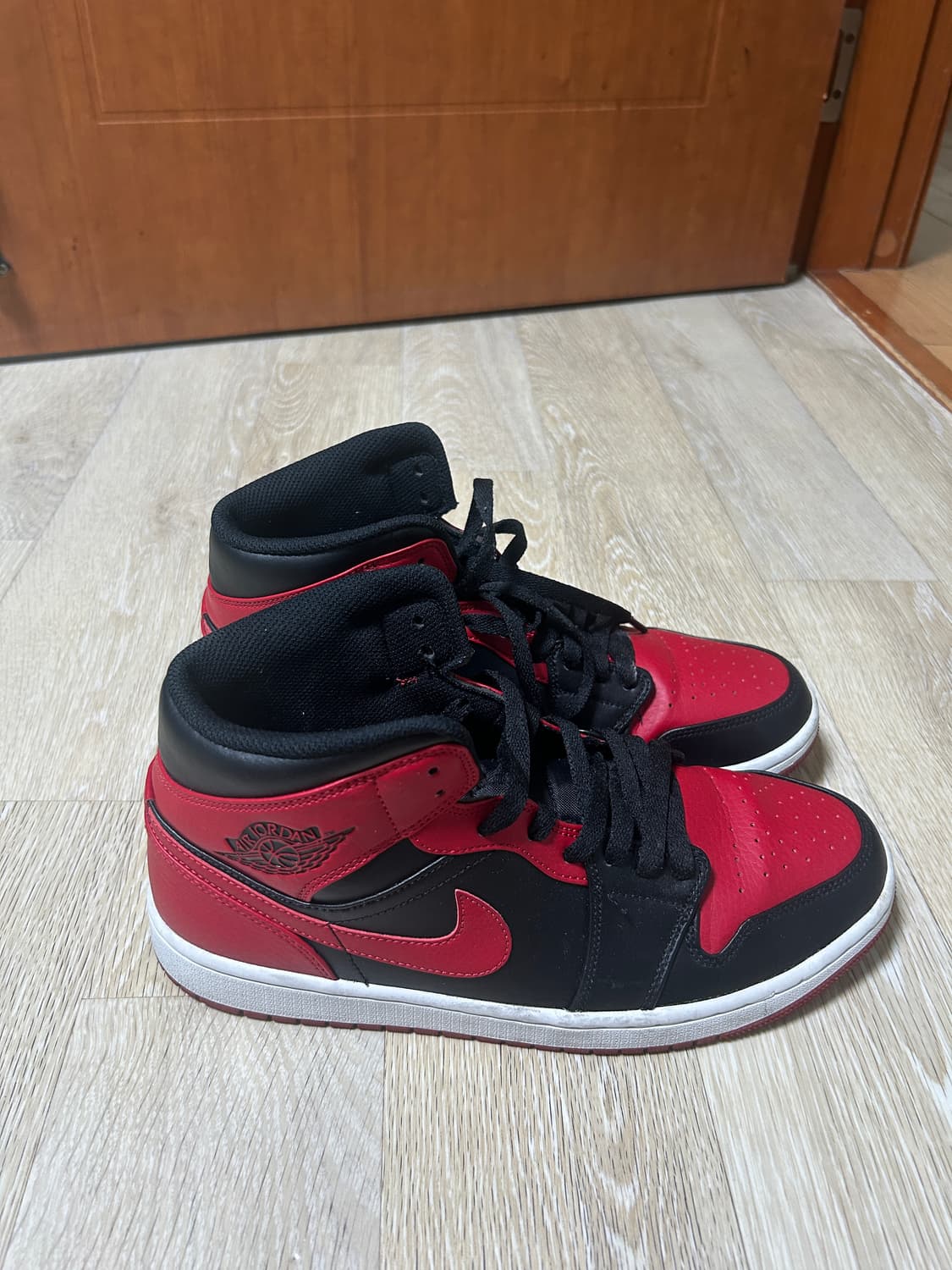 나이키 조던1 미드 브레드 상품이미지1