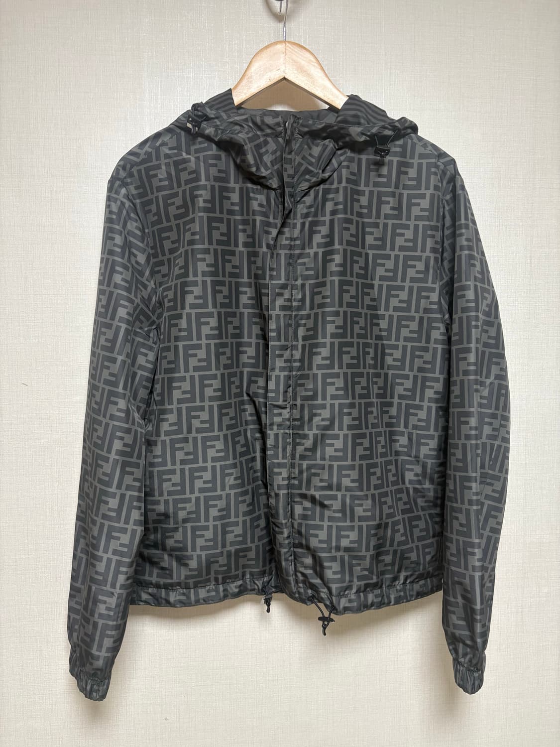 [새상품급] 펜디 리버서블 양면 바람막이 상품이미지1