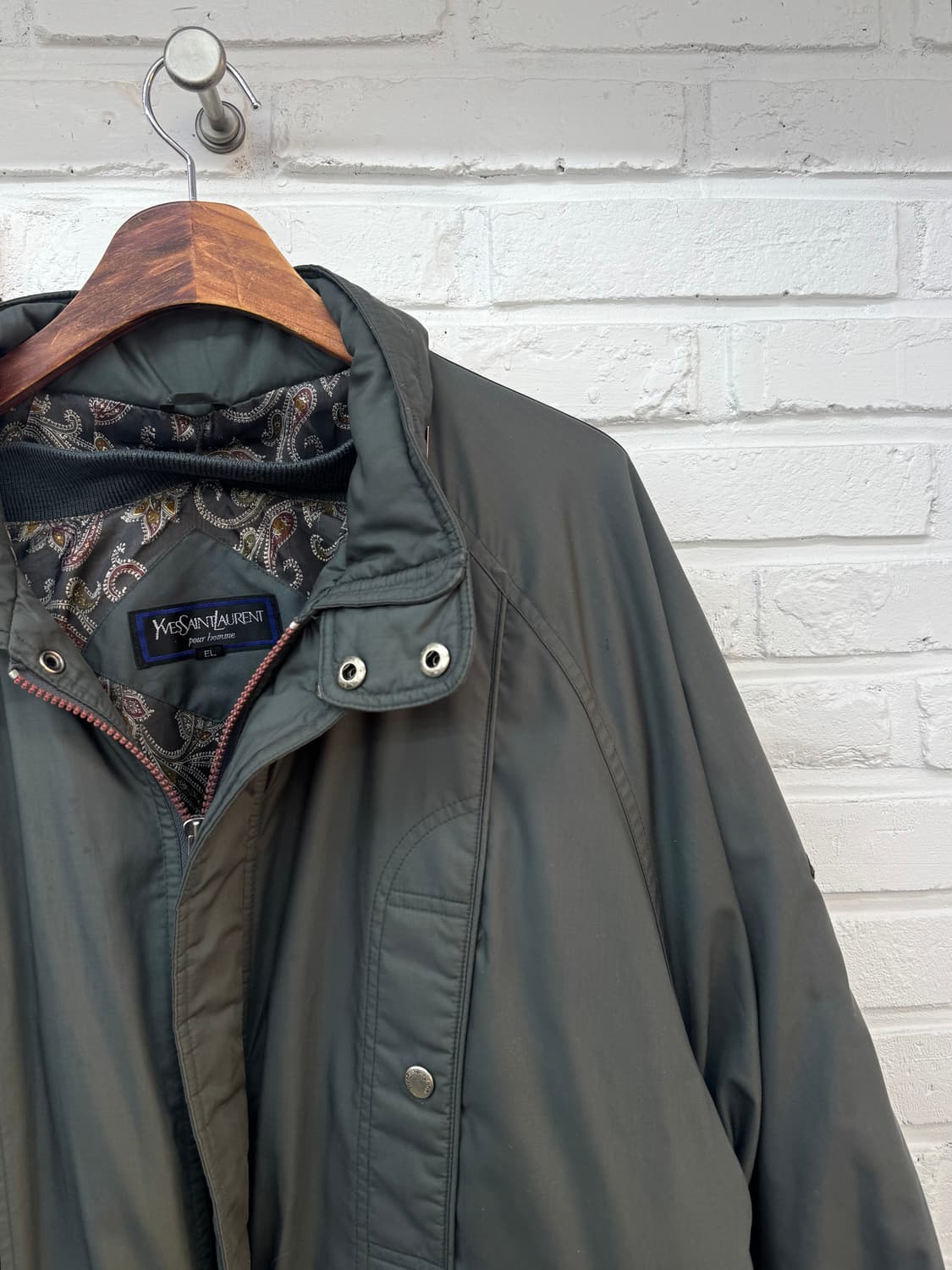 입생로랑 카키 내장후드 구스 다운 자켓 상품이미지4