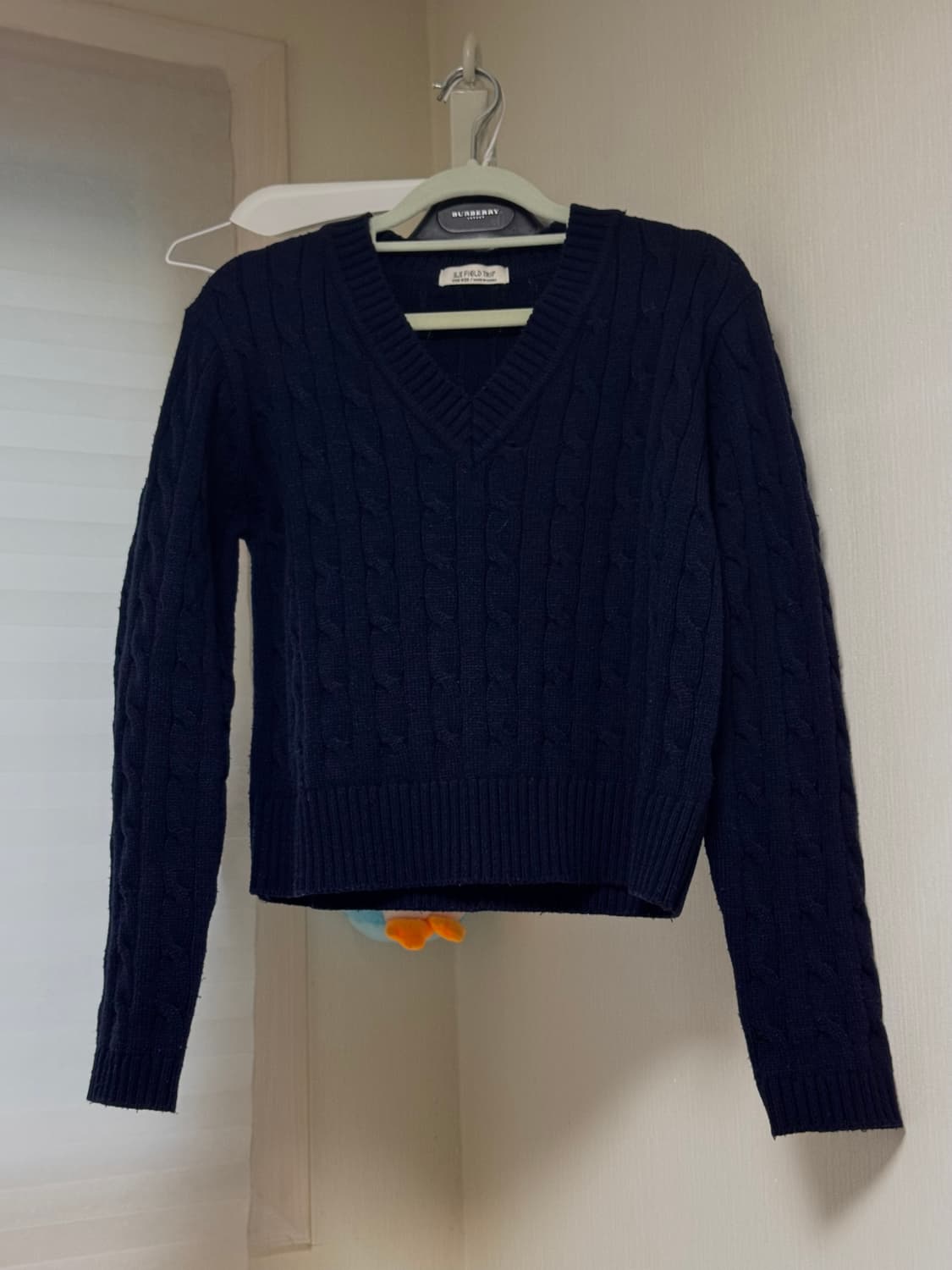 3.3필드트립 브이넥 세미크롭 니트 상품이미지1