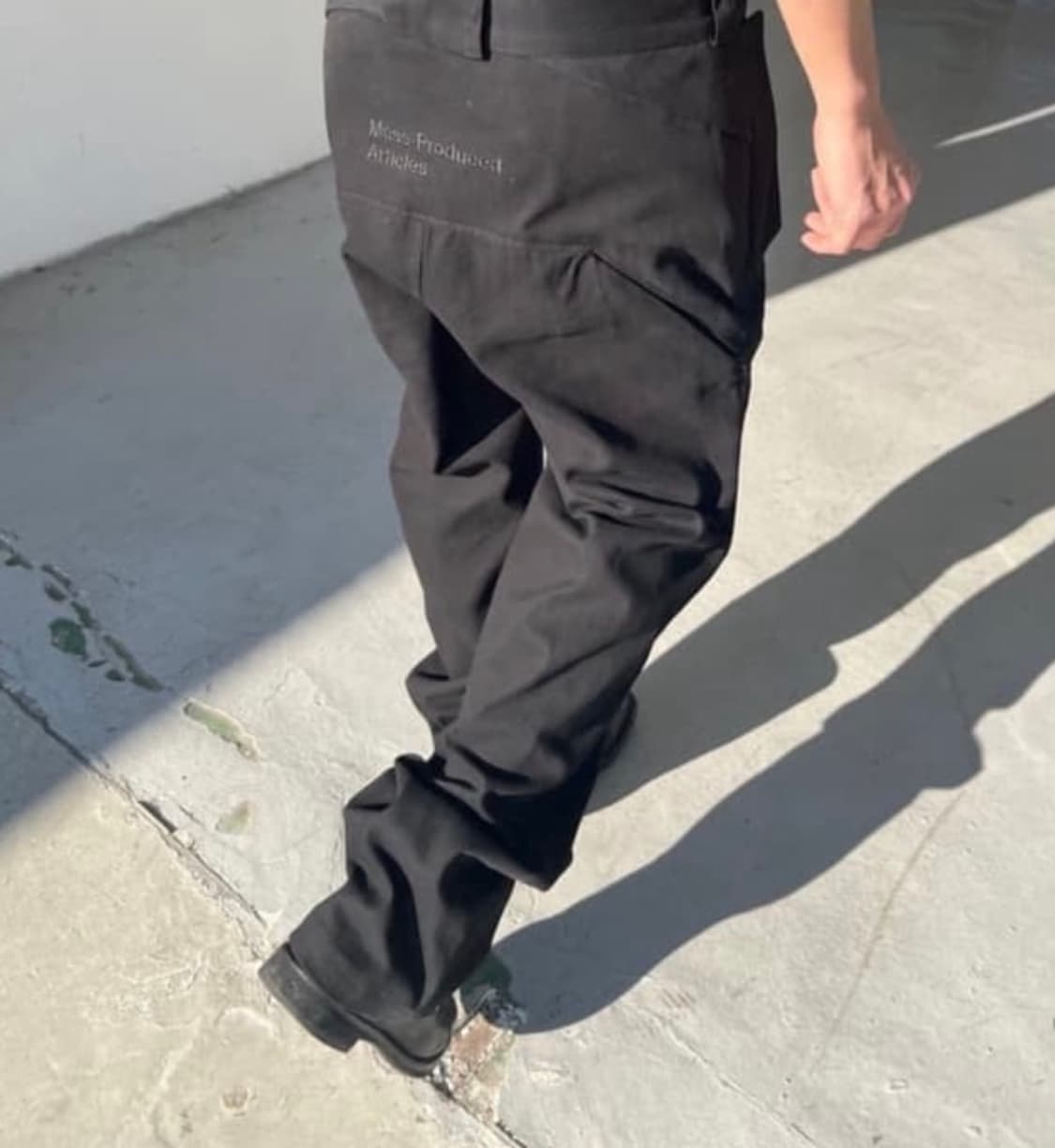 (구매글) 플라스틱 프로덕트 사진속 팬츠 구해요 상품이미지1