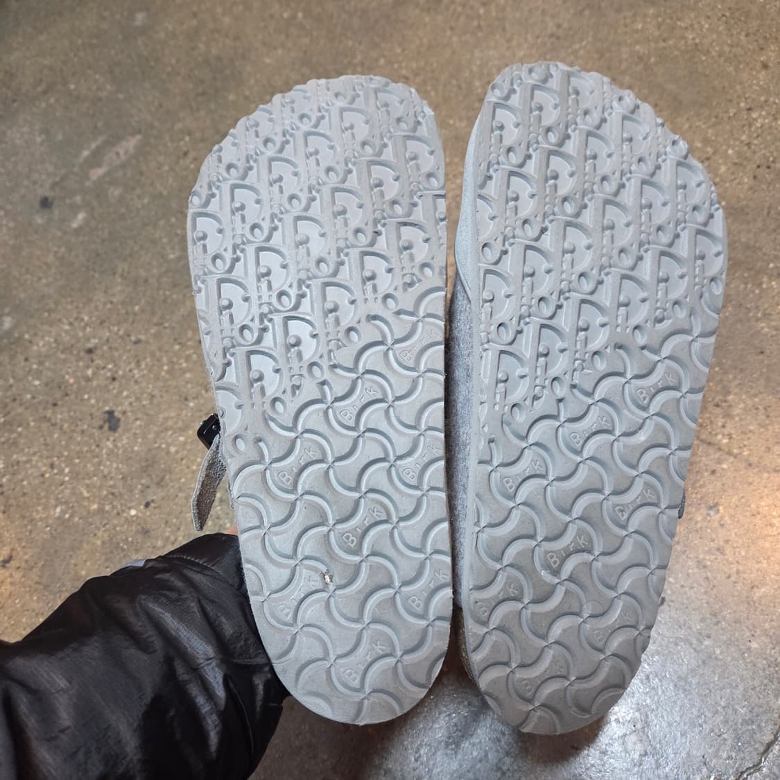 디올 x 버켄스탁 토키오 뮬 펠트 울 누벅 카프스킨 그레이 (43) 상품이미지6