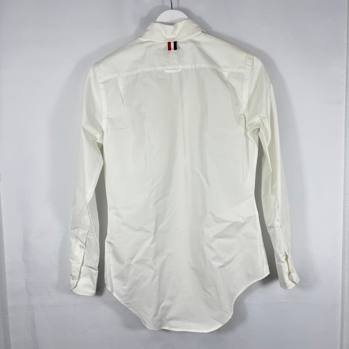 (정품)W 톰브라운 삼선 로고 패치 코튼 셔츠 38 상품이미지7