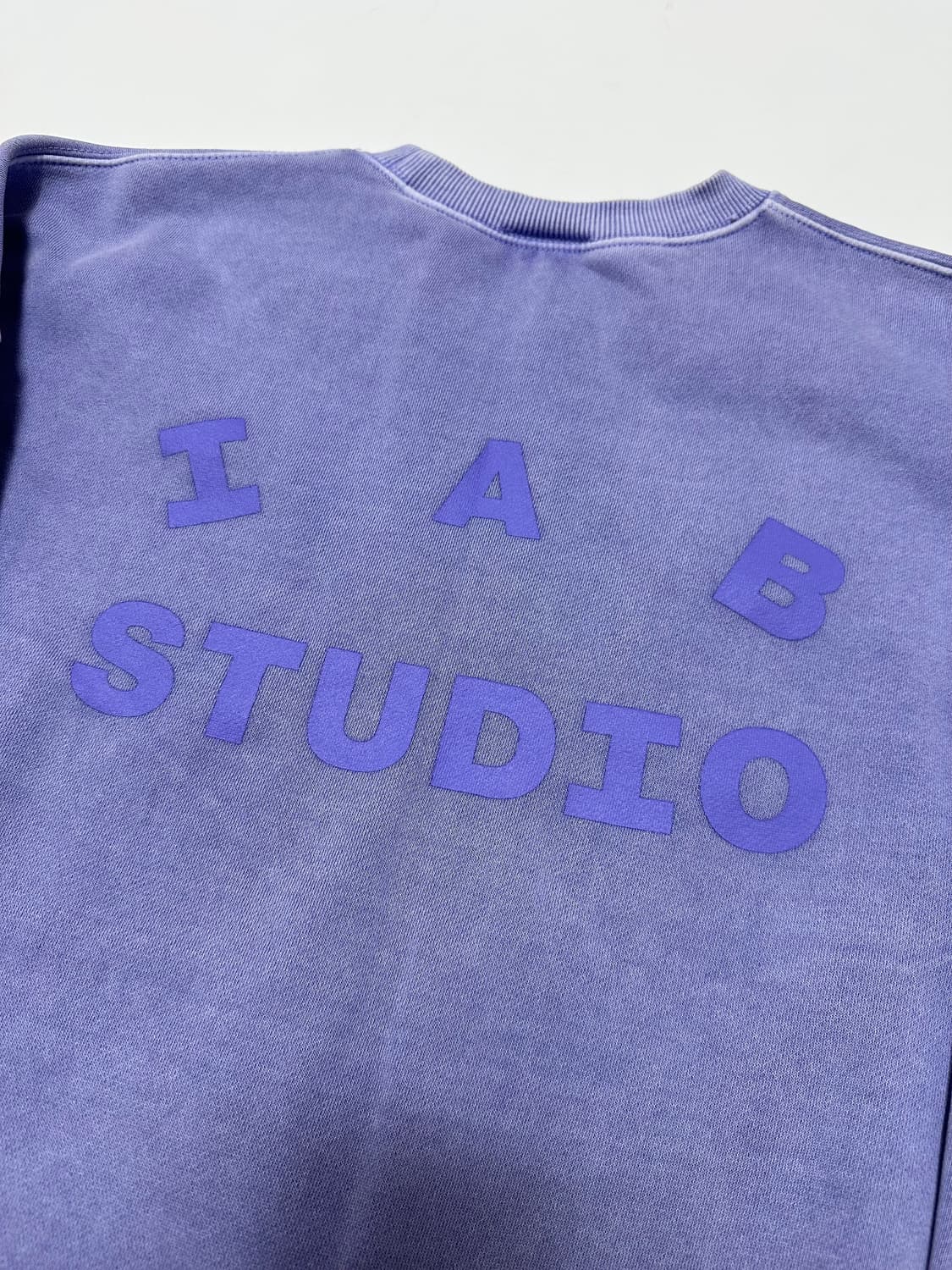 아이앱 스튜디오 피그먼트 맨투맨 상품이미지2